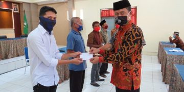 33 Orang Tenaga Pramubakti Terima Bantuan Terdapak Covid-19