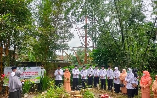 Peringatan HAB Ke-76, Kemenag Kab. Temanggung adakan Ziarah dan Tabur Bunga Ke Makam Mantan Kemenag