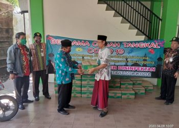 DMI Bagikan Disinfektan Untuk Cegah Covid-19