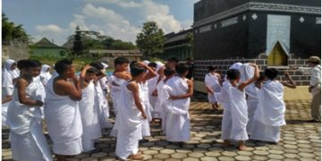 Siswa MIN Ringinanom Laksanakan Pratik Manasik Haji