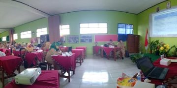 Kepala MI dan Bendahara BOS Antusias Belajar EDM Offline