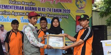 Siswa MAN Temanggung Peroleh Paket Umroh Dalam Rangka Jalan Sehat HAB Ke-74