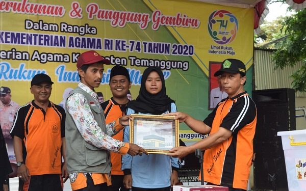 Siswa MAN Temanggung Peroleh Paket Umroh Dalam Rangka Jalan Sehat HAB Ke-74