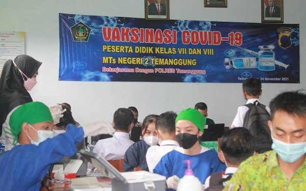 Siswa  MTsN 2 Temanggung, Lakukan Vaksinasi Covid-19 Tahap II