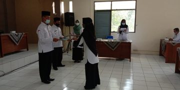 Penyerahan SK Penyuluh Agama Islam dan Fungsional Guru di Lingkungan Kemenag Kab. Temanggung