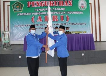 Kepala Kemenag Kukuhkan Pengurus APRI Cabang Temanggung