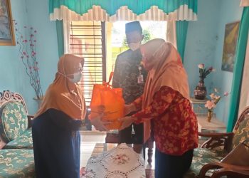 Anjangsana Kepala Kemenag Temanggung dan Dharma Wanita Persatuan Ke Pegawai Kemenag yang telah Purna Tugas
