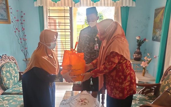 Anjangsana Kepala Kemenag Temanggung dan Dharma Wanita Persatuan Ke Pegawai Kemenag yang telah Purna Tugas