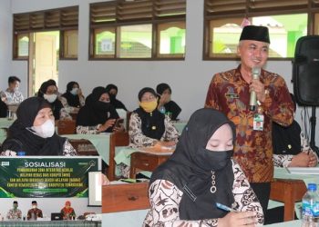 Guru Dan Tenaga Kependidikan MTs Negeri 2 Temanggung Ikuti Sosialisai Pembangunan ZI