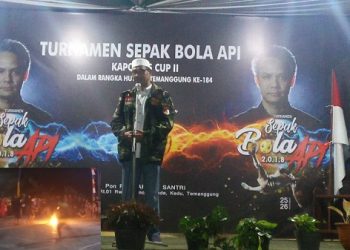 Sepak Bola Api Tradisi Santri