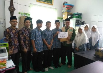 Siswa MAN Temanggung Peduli Korban Banjir