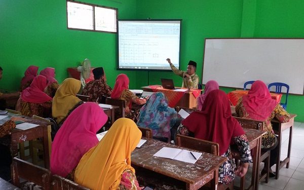 Guru Harus Menguasai Teknik Penyusunan Soal dengan Baik