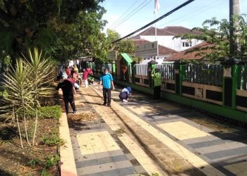 ASN Kemenag Kab. Temanggung Lakukan Jum'at Bersih