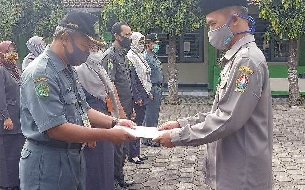 Penyerahan SK Jabatan Pelaksana di Lingkungan Kemenag Kab. Temanggung