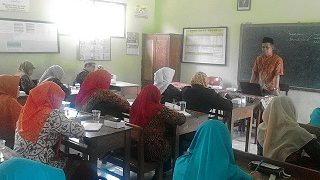 Peningkatan Kompetensi Guru MI