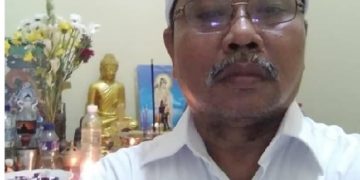 Umat Buddha Rayakan Waisak Di Rumah