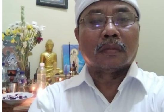 Umat Buddha Rayakan Waisak Di Rumah