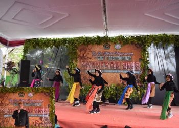 Pentas Seni dan Pameran Hasil Kreativitas Siswa MIN 1 Temanggung