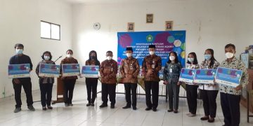 Kakanwil Serahkan Bantuan Kepada Lembaga Keagamaan dan Pendidikan Buddha Di Kabupaten Temanggung