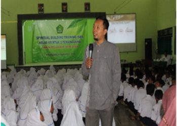 Membangun Karakter Peserta Didik