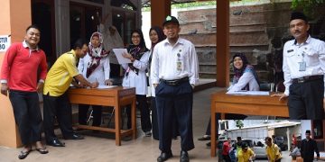 Calon Jamaah Haji Kabupaten Temanggung Serahkan Koper ke Kemenag