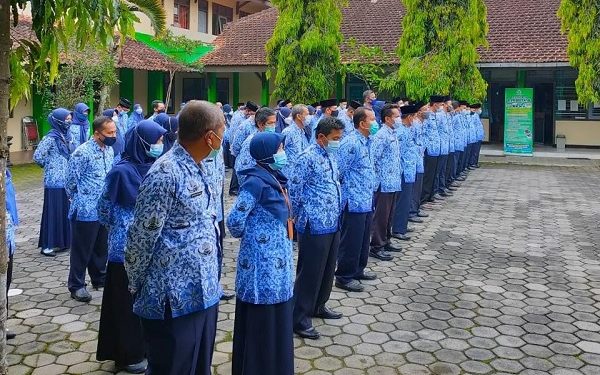 Upacara Penghormatan Bendera dan Doa Bersama ASN Kemenag Kab. Temanggung