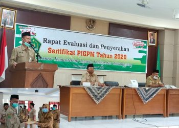 Penyerahan Sertifikat PIGPM kepada Guru Madrasah di Lingkungan Kemenag Kab. Temanggung
