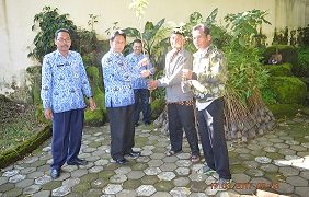 Kementerian Agama Kabupaten Temanggung Bagikan Bantuan Bibit Pohon