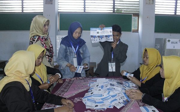 Pembelajaran Demokrasi Membentuk Kader Bangsa Berkarakter