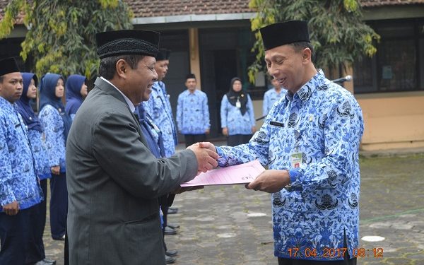 Penerimaan SK PNS dan SK Pensiun di Lingkungan Kankemenag Kabupaten Temanggung