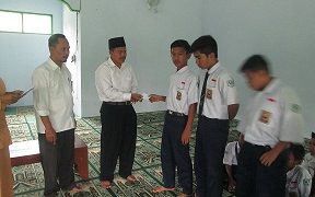 Bakti Sosial MTsN Kedu Santuni Anak Yatim Piyatu