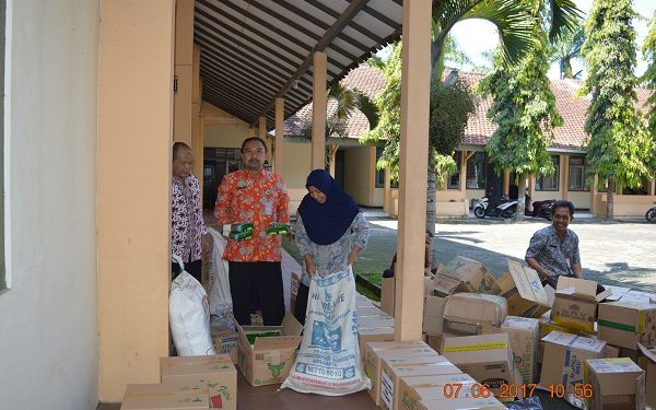 Kemenag Bagikan 450 Paket Sembako Untuk Kaum Dhuafa