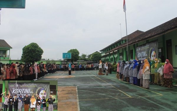 Meriahnya Peringatan Hari Kartini Tahun 2022 MTsN 2 Temanggung