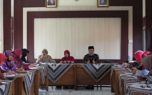 Kegiatan Dharma Wanita Persatuan Hendaknya Turut Mendukung Karir Suami