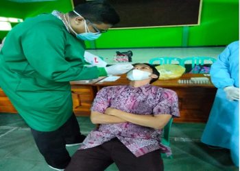 Jelang PTM Guru Dan Karyawan MAN Temanggung Lakukan Swab
