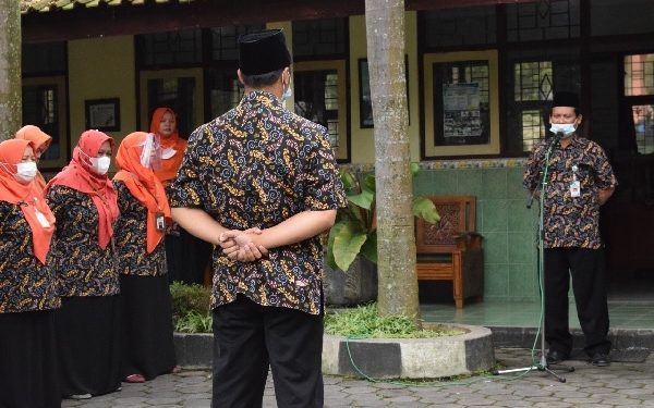 Peringatan Hari Guru Nasional Tahun 2021 MIN 1 Temanggung
