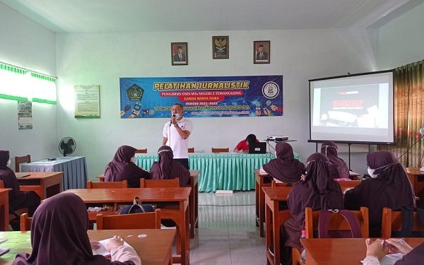 Gugah Semangat Literasi Melalui Pelatihan Jurnalistik