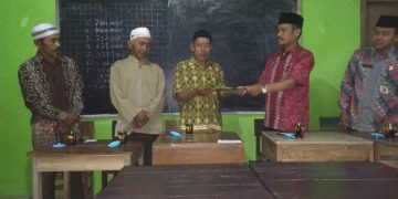 LP Maarif Memberikan Bantuan ke MI Maarif Jlegong
