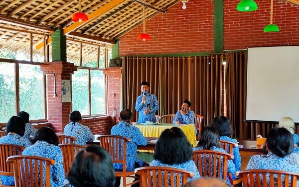 Pembinaan Guru Agama Kristen dan Katolik di Lingkungan Kemenag Kab. Temanggung