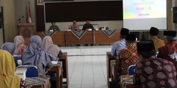 Sosialisasi Penggunaan Aplikasi Presensi Biometrik Online