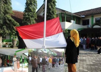 Kankemenag Kab. Temanggung Gelar Upacara Dengan Memakai Pakaian Adat