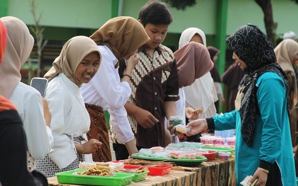 Pameran Karya Seni Dan Kewirausahaan MTsN 2 Temanggung