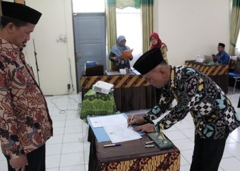 Penandatanganan Kinerja, Penandatanganan Pakta Integritas dan Reviu Perjanjian Kinerja Tahun 2023 Kemenag Kab. Temanggung
