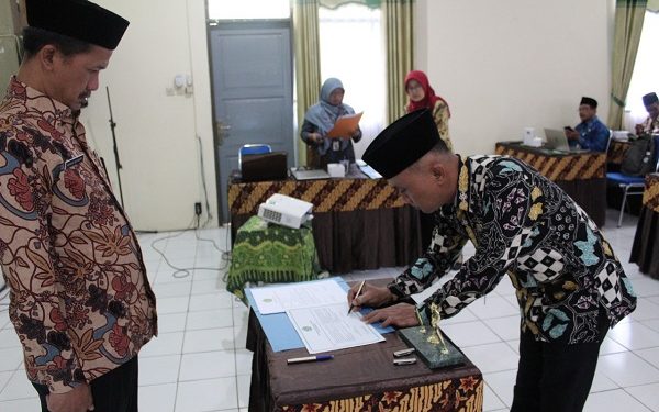 Penandatanganan Kinerja, Penandatanganan Pakta Integritas dan Reviu Perjanjian Kinerja Tahun 2023 Kemenag Kab. Temanggung