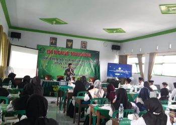 MTsN 1 Temanggung Gelar In House Training Implementasi Kurikulum Merdeka