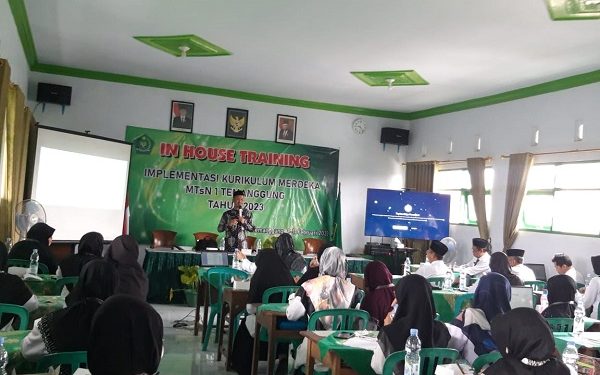 MTsN 1 Temanggung Gelar In House Training  Implementasi Kurikulum Merdeka