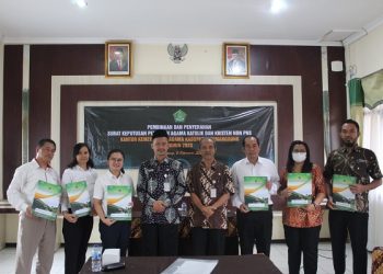 Penyerahan SK Penyuluh Agama Katolik dan Kristen Non PNS di Lingkungan Kemenag Kab. Temanggung