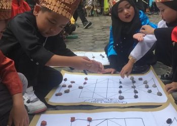 MIN 2 Temanggung Melestarikan Permainan Tradisonal