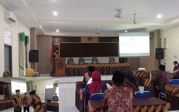 Penyerahan SK Kenaikan Pangkat, SK KGB dan Pembinaan PNS di Lingkungan Kemenag Kab. Temanggung