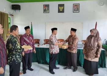 Kepala Kankemenag Serahkan 2.635 Blangko Ijazah Jenjang MTs Tahun Pelajaran 2022/2023